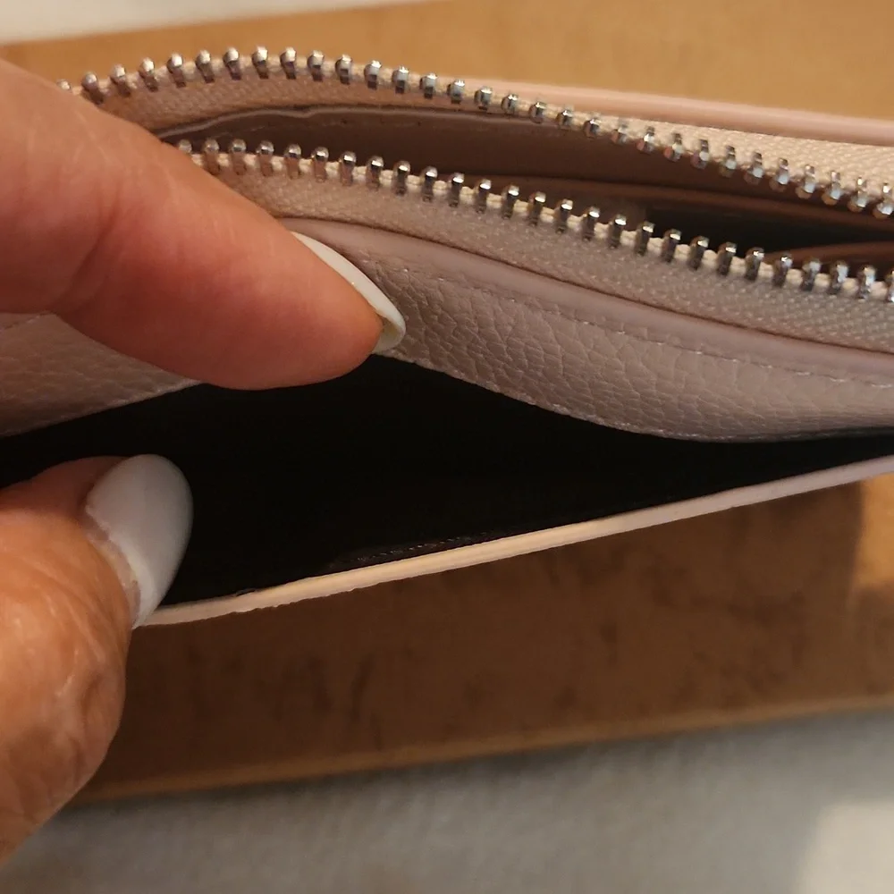 Pink Wallet - Picture 4 of 4